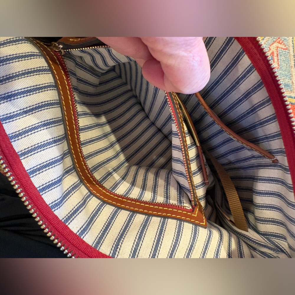 Med./Large DOONEY & BOURKE Khaki Nylon Tote w/brown leather straps/accents — EUC - Picture 9 of 14